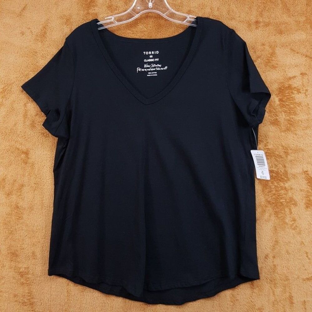 TORRID Top Womens Size 00 Solid Black Pullover V-Neck T-Shirt Tee Classic Fit